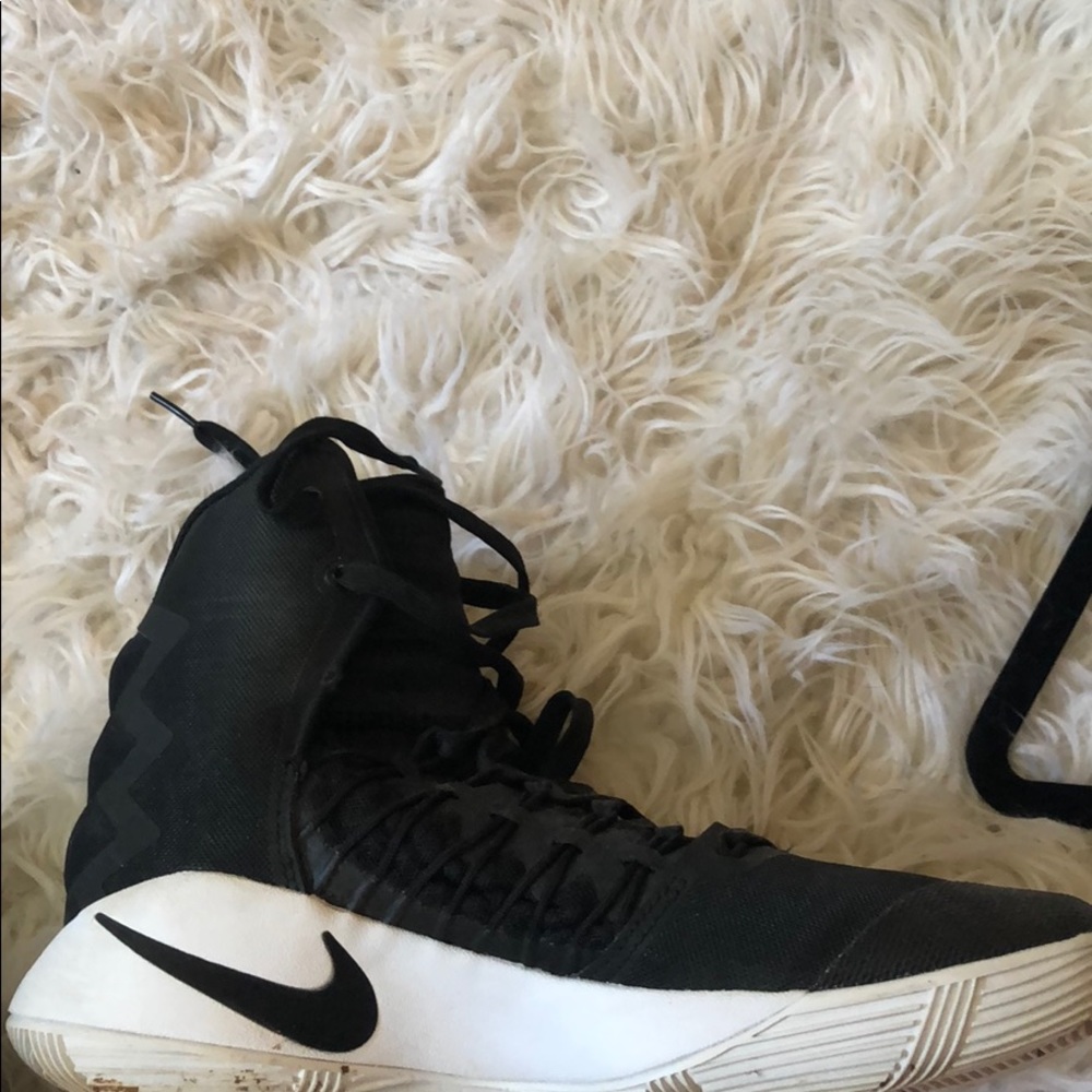 Hyperdunks - Picture 2 of 3